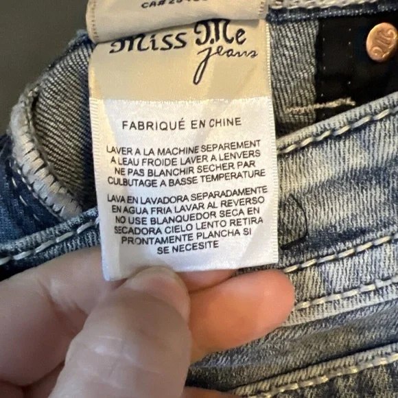 Miss Me Mid Rise Cuffed Skinny Jean Size 27 Rhinestone Cross - Picture 7 of 11